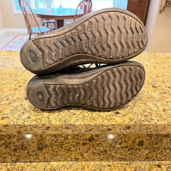 Ugg Australia Cove Womens Ankle Boots Size 7 Brown Leather Shearling Lined 5136 - Picture 7 of 10